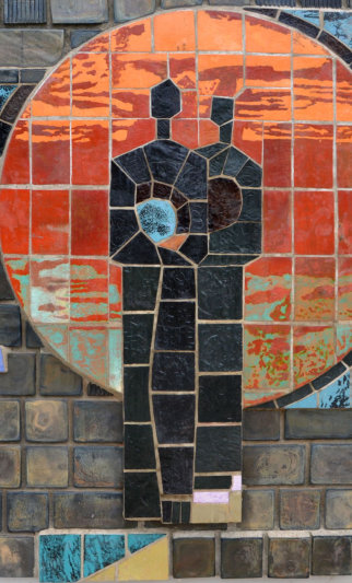 reštaurovanie keramickej mozaiky, dom smútku varheď, stav po zreštaurovaní